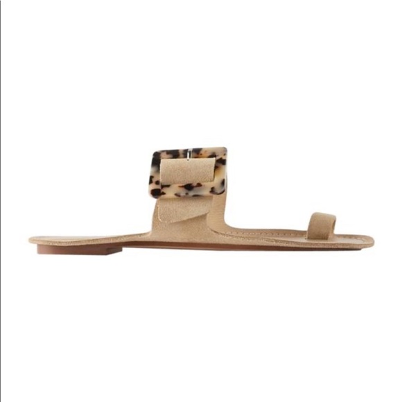 FLAT LEATHER SANDALS WITH TORTOISESHELL BUCKLE - Picture 1 of 6